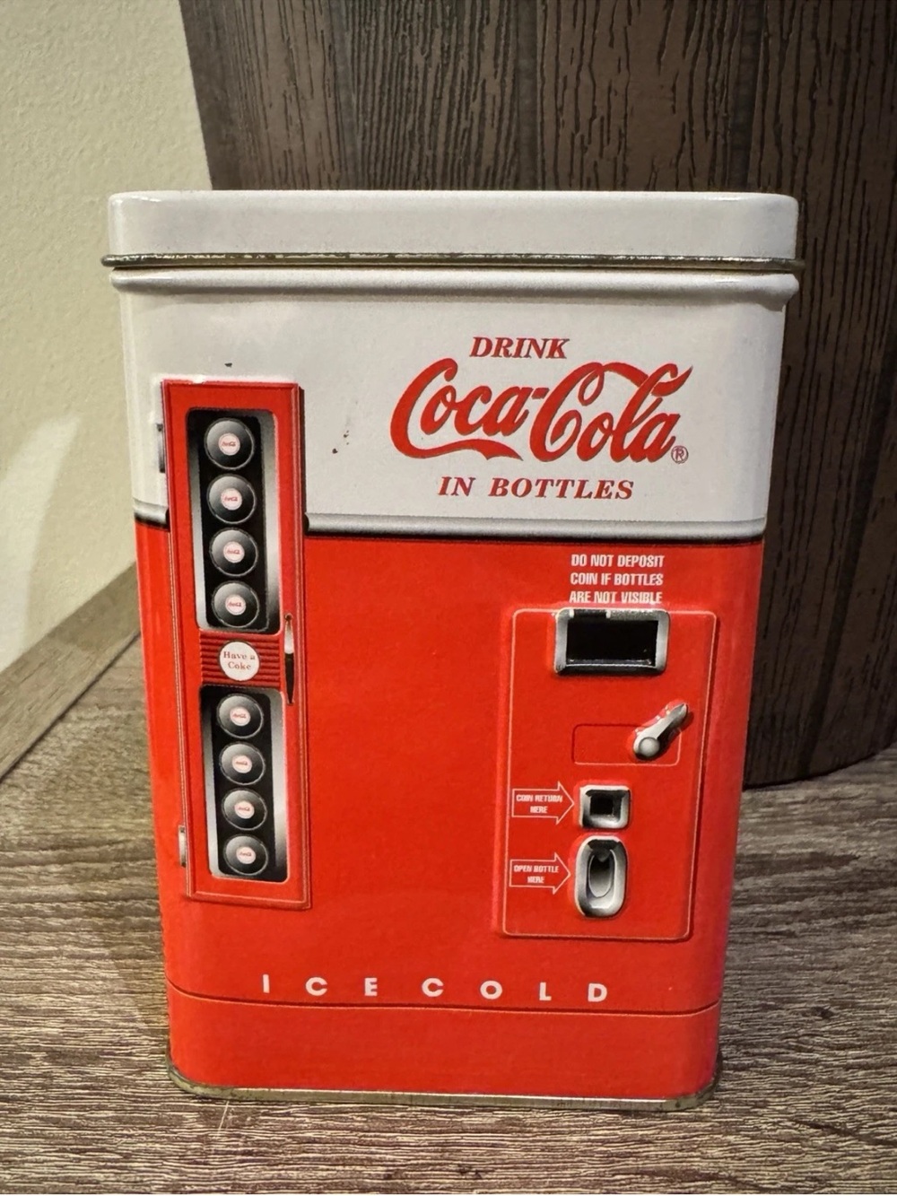 COCA-COLA Vintage Bottle Vending Machine 1997 Collectible Tin Box